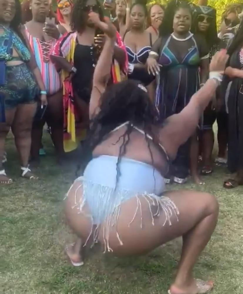 23P Bbw pool party