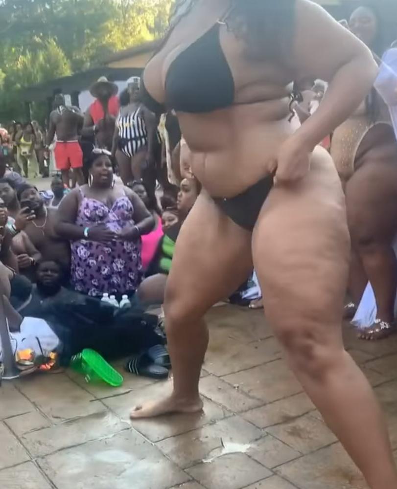 23P Bbw pool party