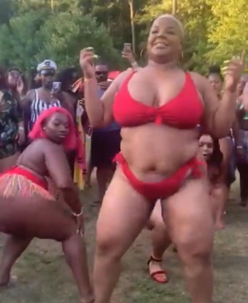 23P Bbw pool party
