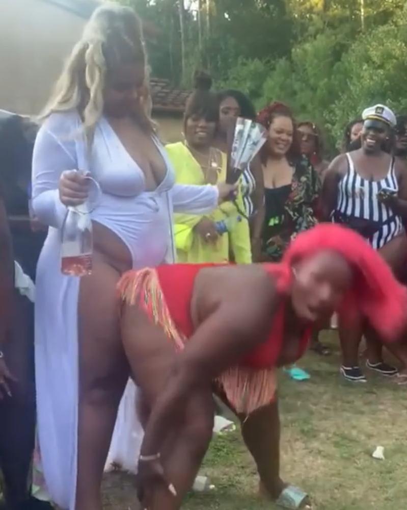 23P Bbw pool party