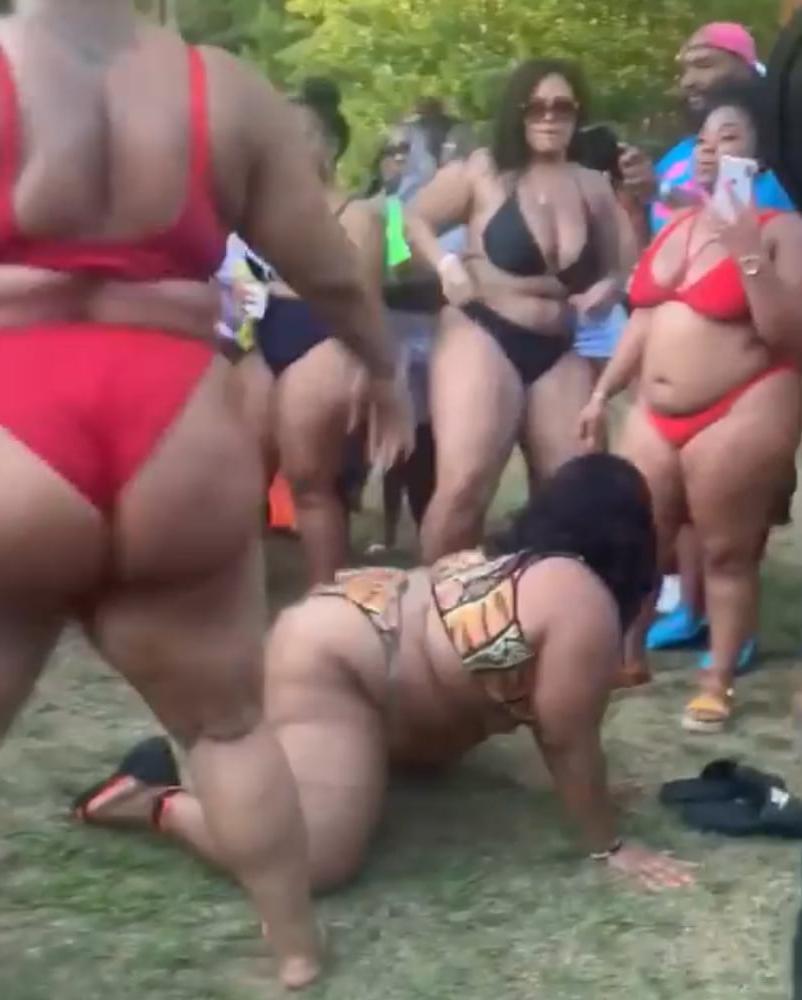 23P Bbw pool party