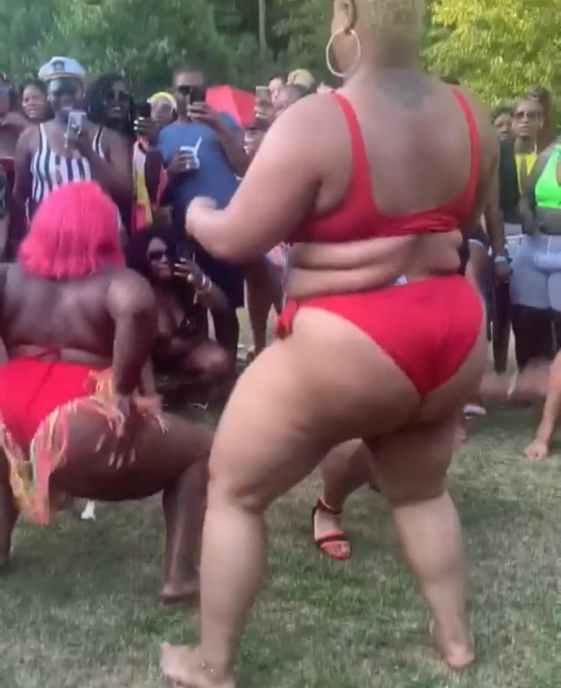 23P Bbw pool party