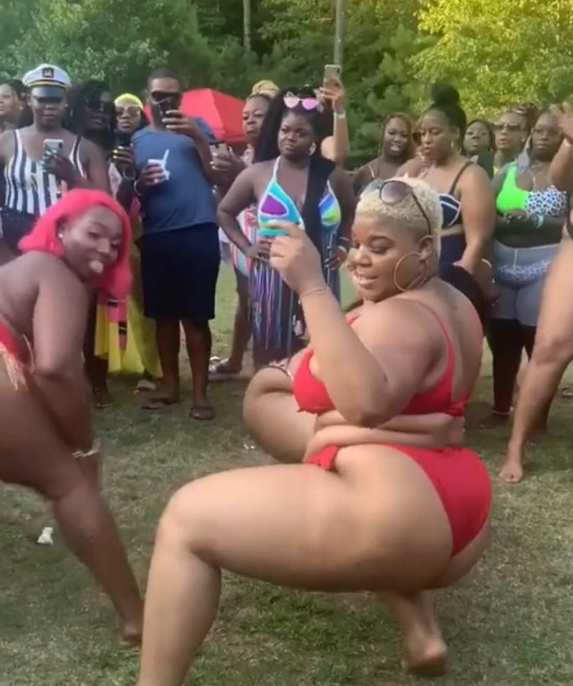 23P Bbw pool party