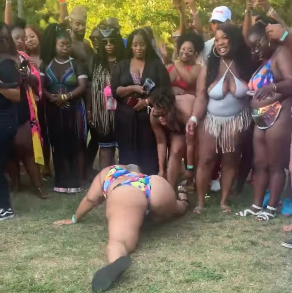 23P Bbw pool party