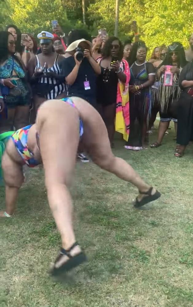 23P Bbw pool party