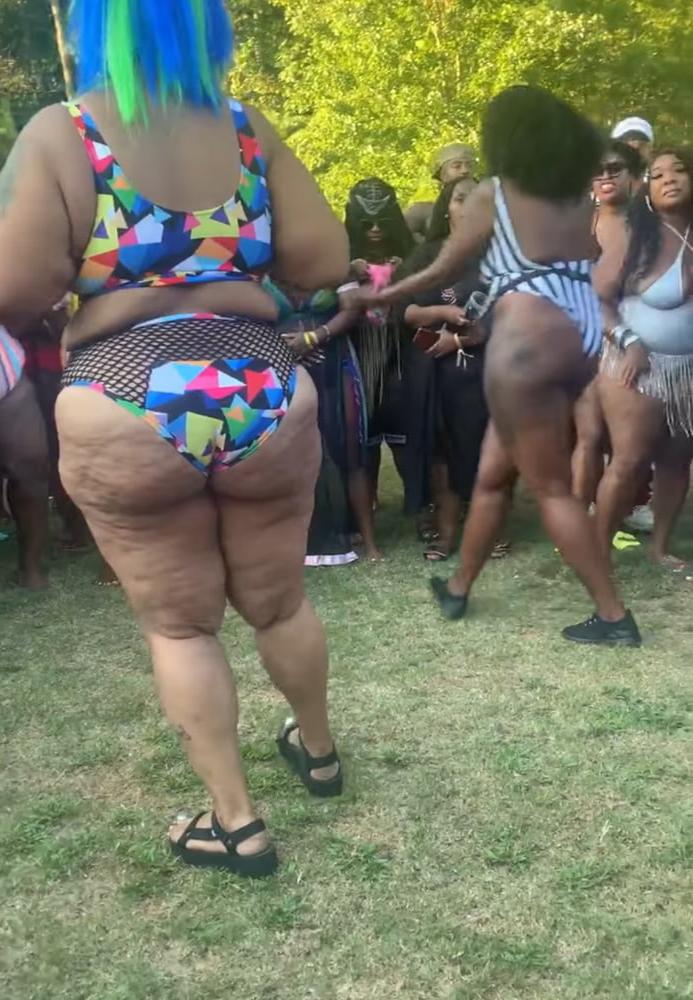 23P Bbw pool party