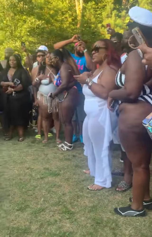 23P Bbw pool party