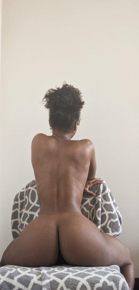 25P Ebony booty and boobs