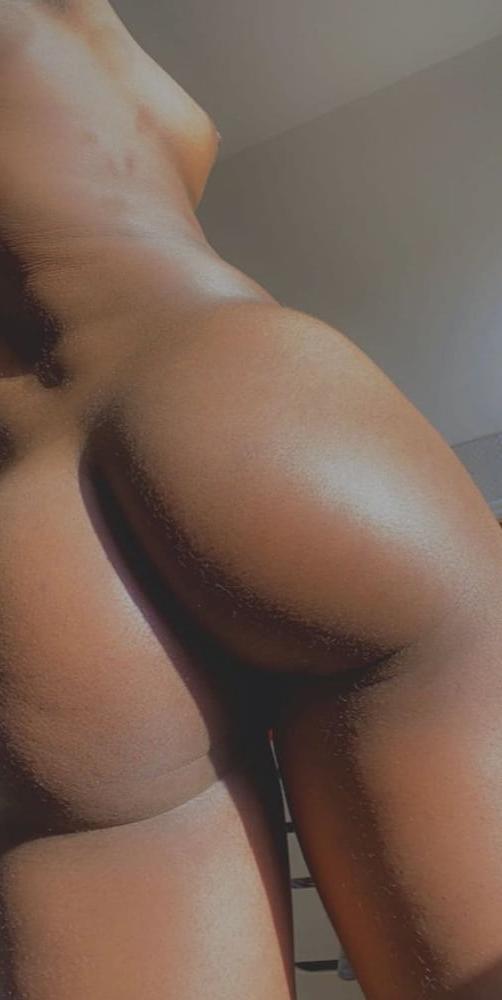 25P Ebony booty and boobs