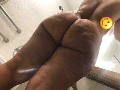 25P Ebony booty and boobs