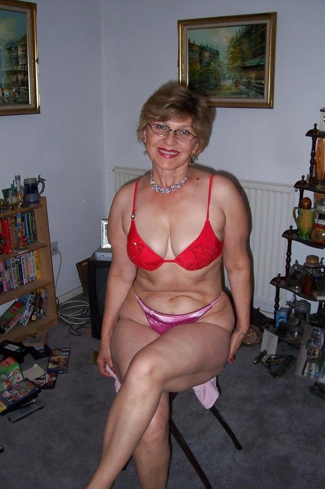 25P An old wank favourite. Sexy granny