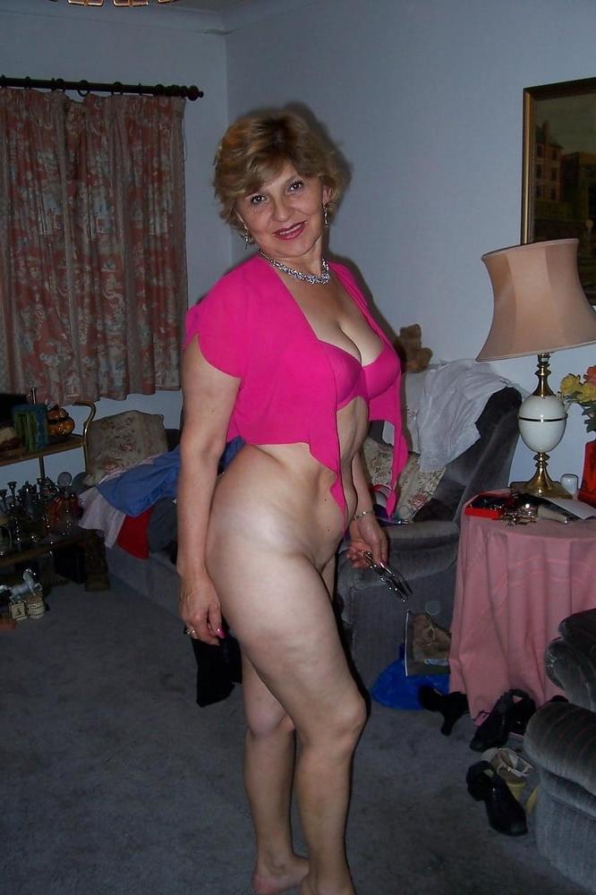 25P An old wank favourite. Sexy granny