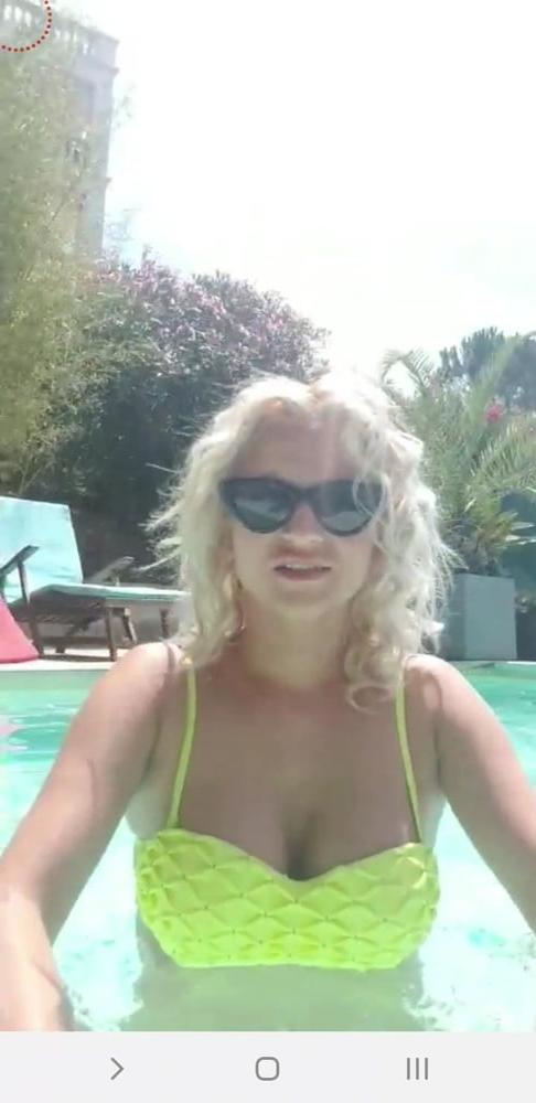 25P Bust and sexy ass bikini live facebook romanian