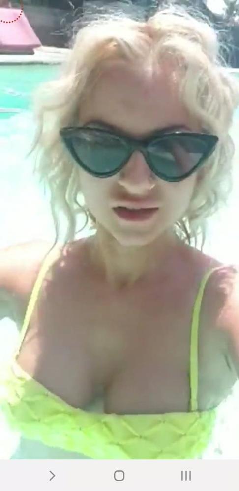 25P Bust and sexy ass bikini live facebook romanian