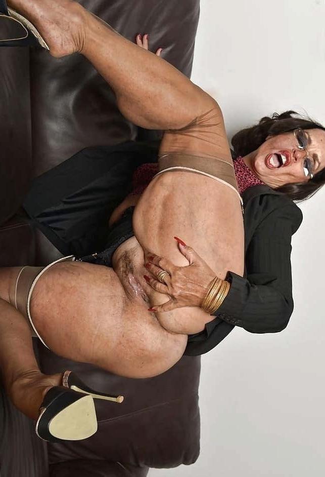 25P Old MILF Mature Granny Hot Pussy &amp; Sexy Ass