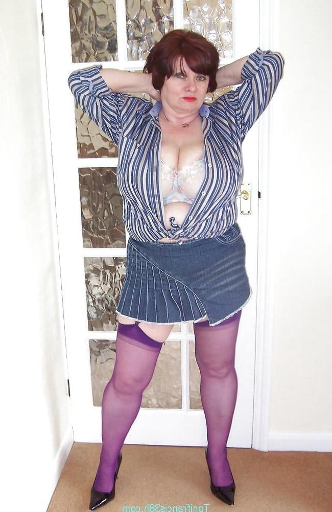 22P Heavy titted granny showing the goods