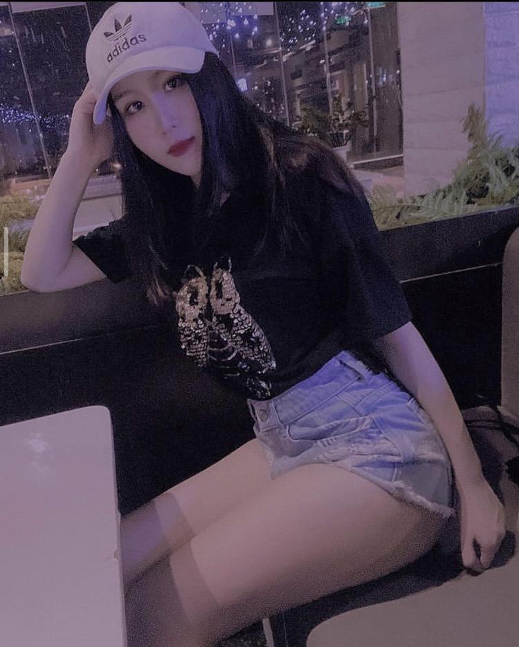 25P Vietnam Girl - Ms Hong (Hanoi)