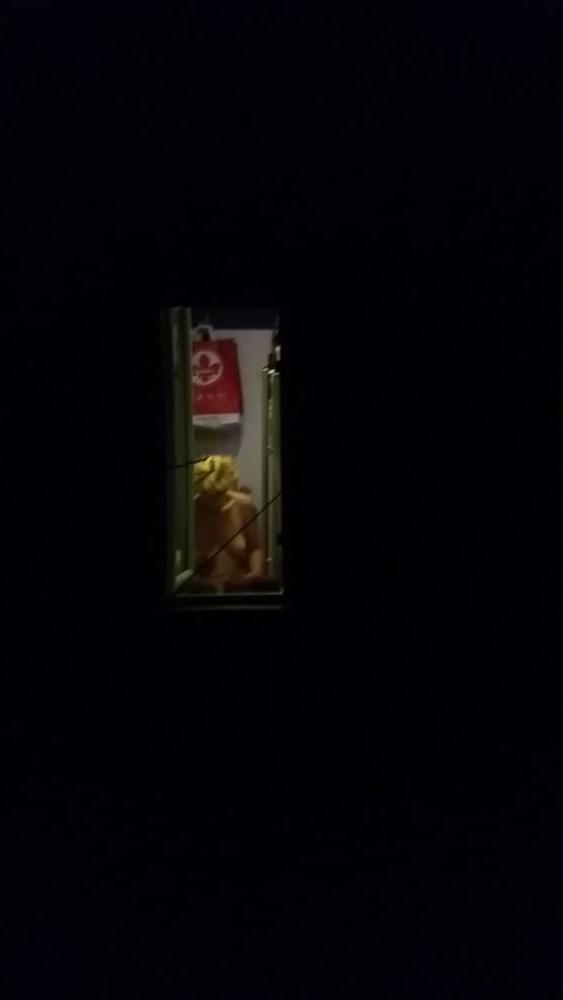 25P Spy window boobs sexy ass romanian