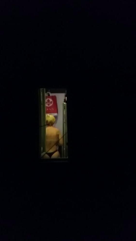 25P Spy window boobs sexy ass romanian