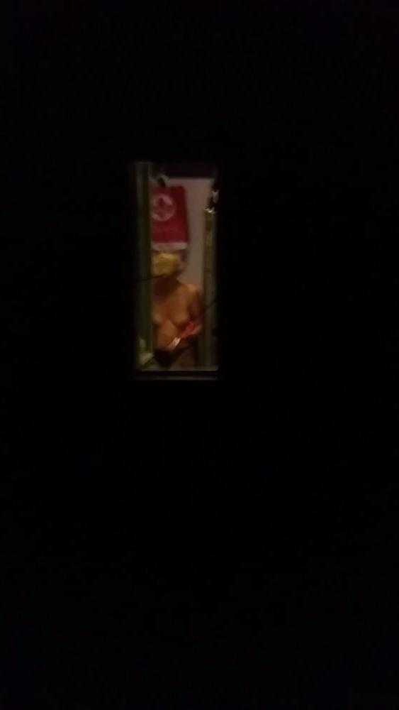 25P Spy window boobs sexy ass romanian