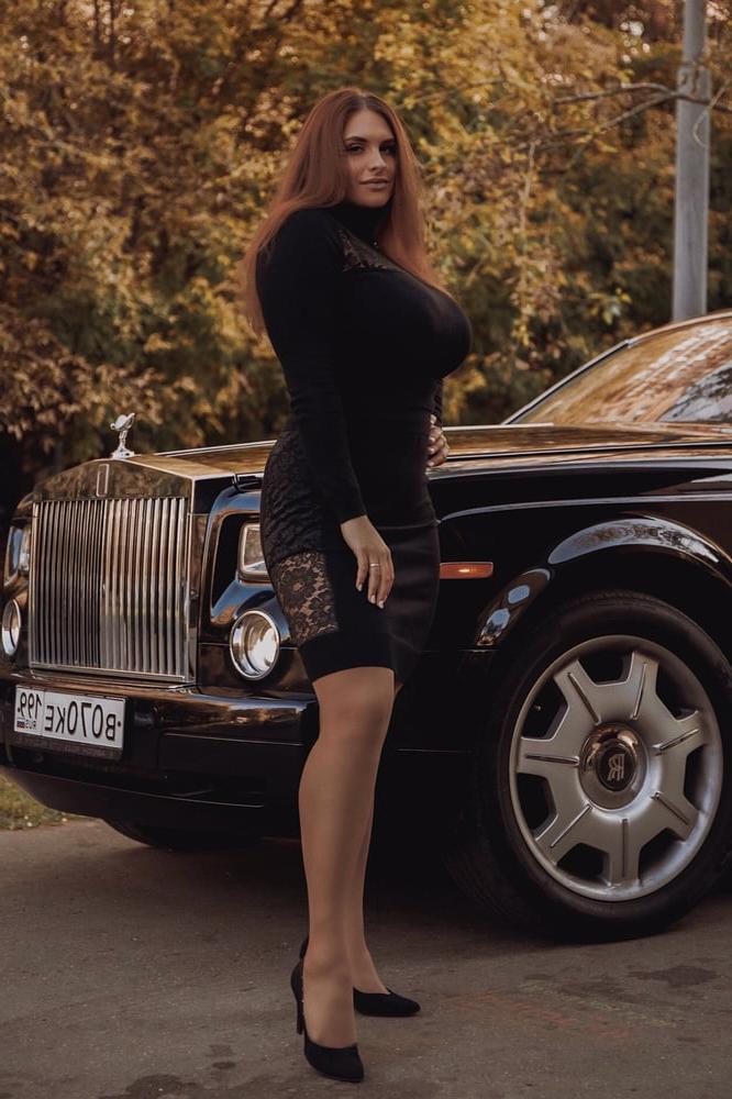 15P Busty Russian Woman 3684