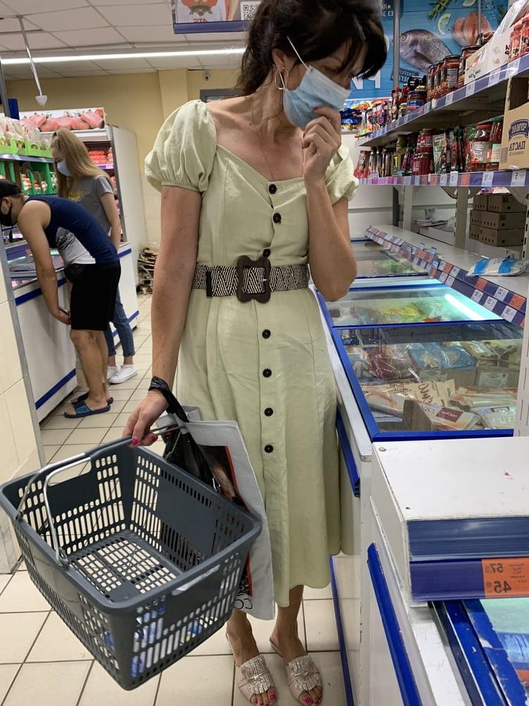 13P Upskirt granny. Pussy upskirt.