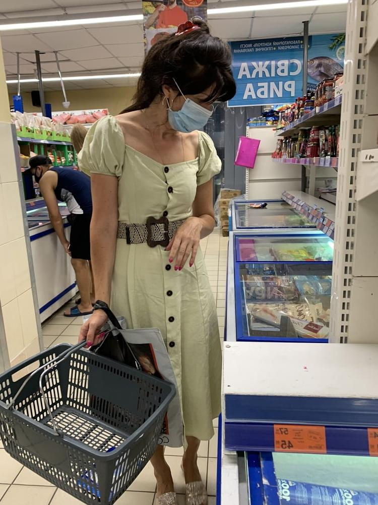 13P Upskirt granny. Pussy upskirt.
