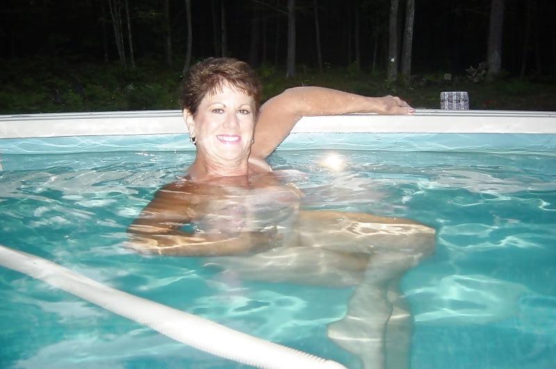 25P Sexy short-haired granny with big tits