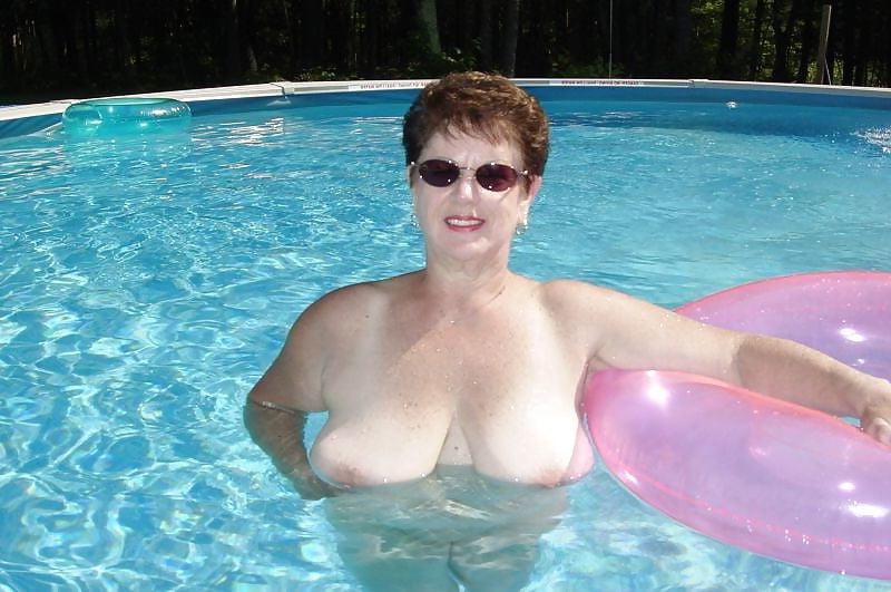 25P Sexy short-haired granny with big tits