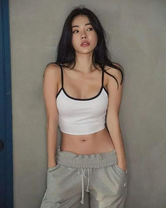 25P Asian Women non nude
