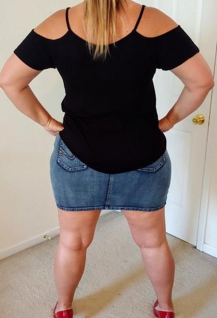25P Mature denim upskirt 3