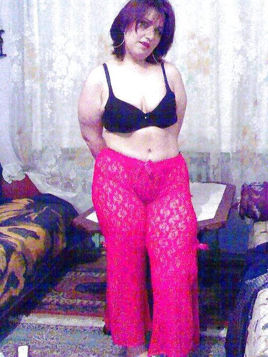 17P Arab sexy lady