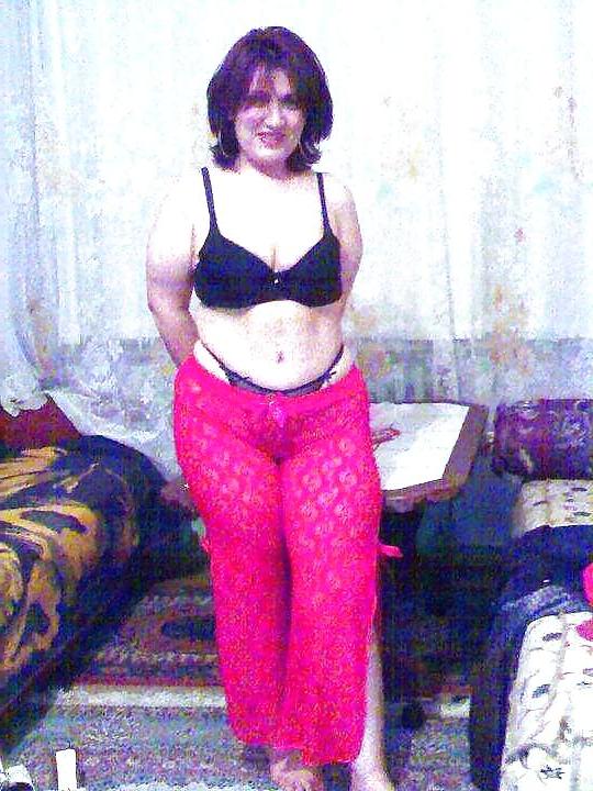 17P Arab sexy lady