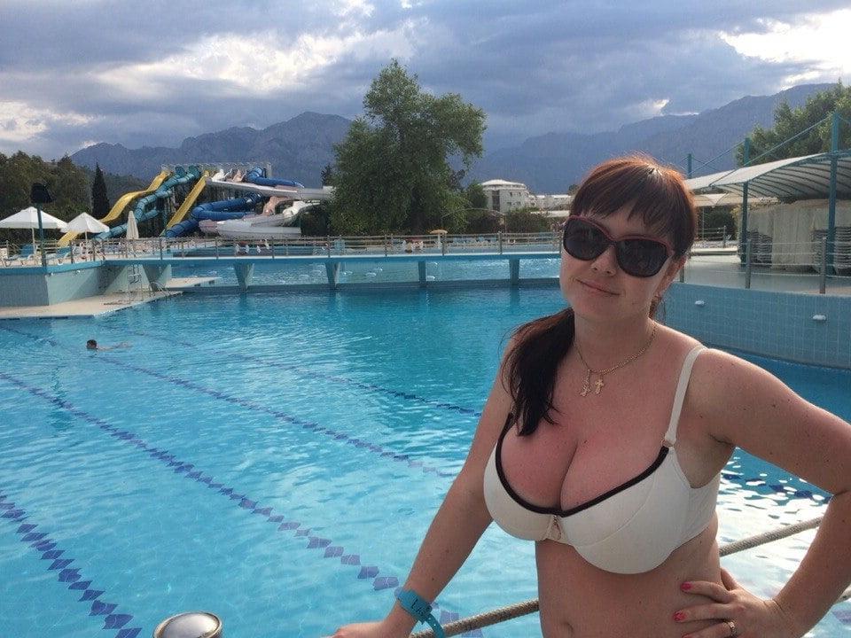 12P Busty Russian Woman 3681