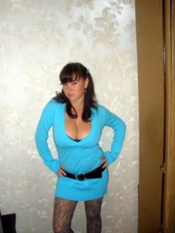 12P Busty Russian Woman 3681