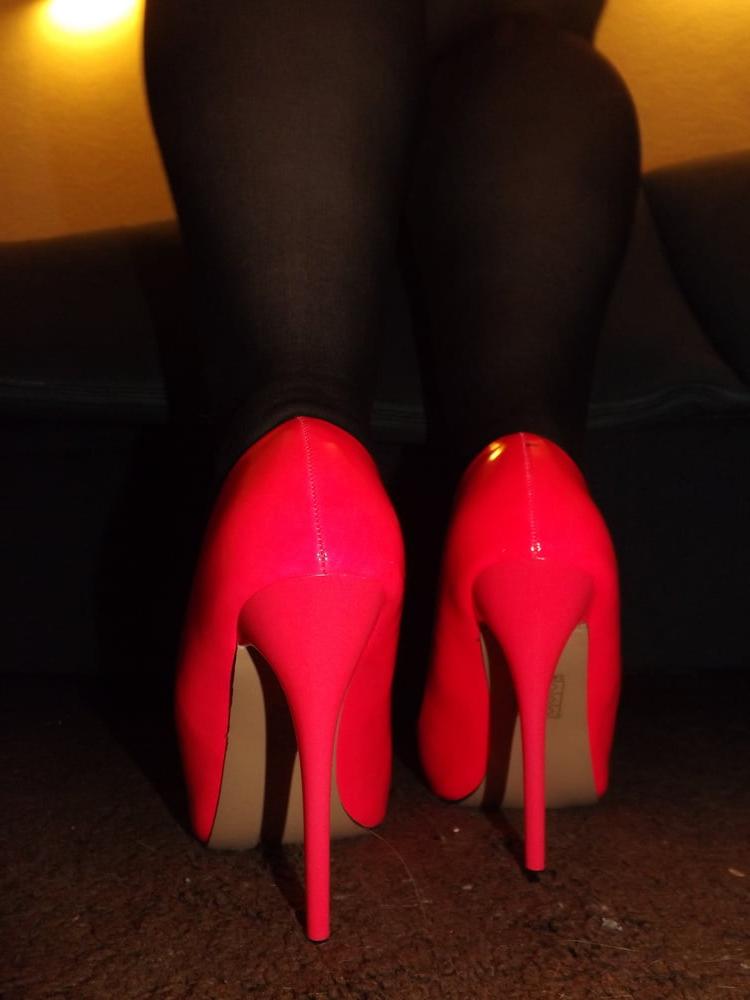 25P BBW In Black Pantyhose
