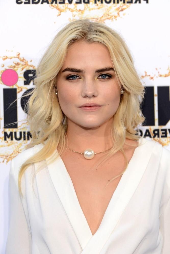 25P Maddie hasson thick eyebrows, big butt