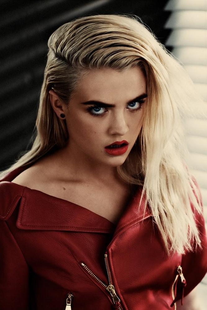 25P Maddie hasson thick eyebrows, big butt