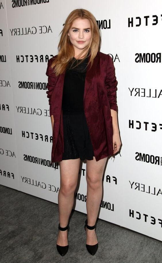 25P Maddie hasson thick eyebrows, big butt