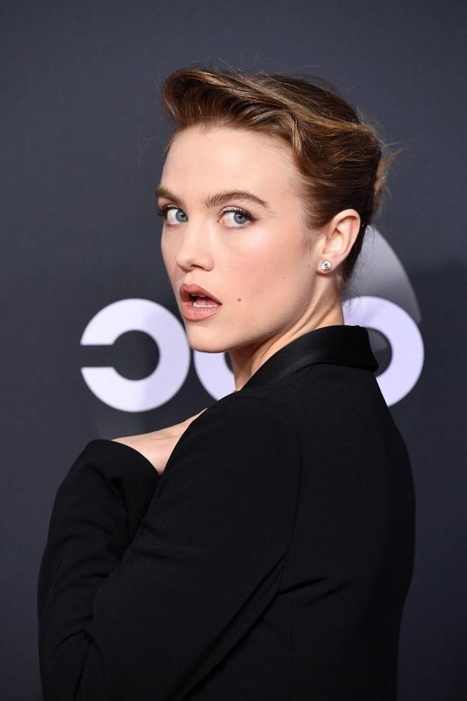 25P Maddie hasson thick eyebrows, big butt