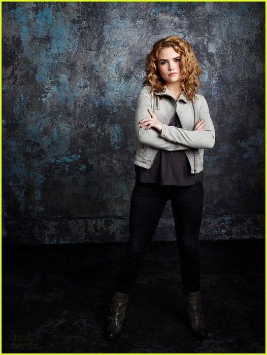 25P Maddie hasson thick eyebrows, big butt