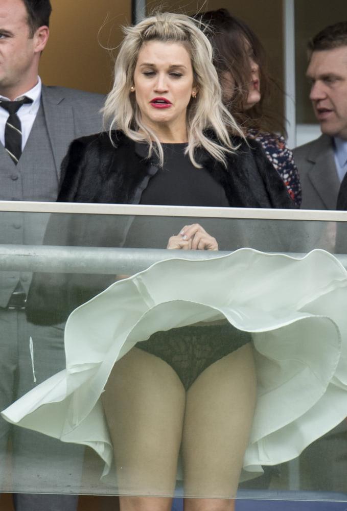 25P Hollywood Actresses Upskirt