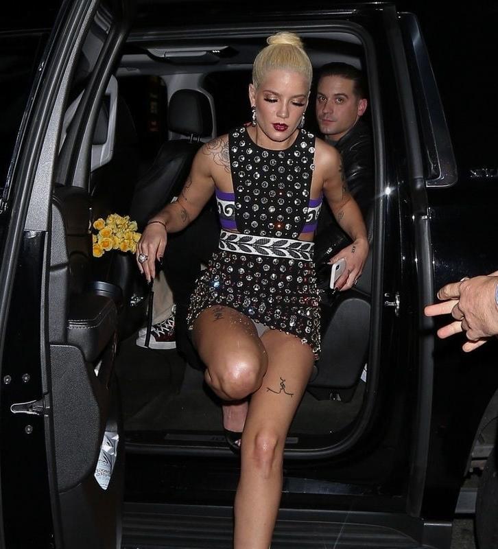 25P Hollywood Actresses Upskirt