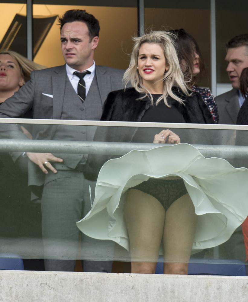 25P Hollywood Actresses Upskirt