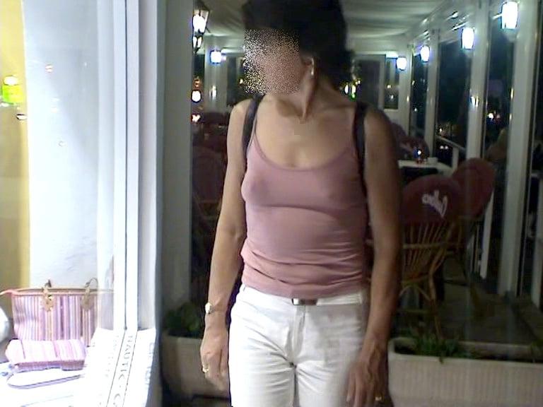 25P LONG NIPPLES TOPLESS OUTSIDE