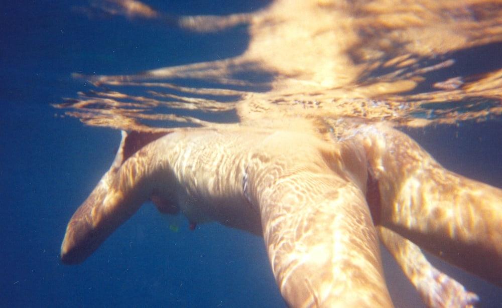 25P LONG NIPPLES TOPLESS OUTSIDE