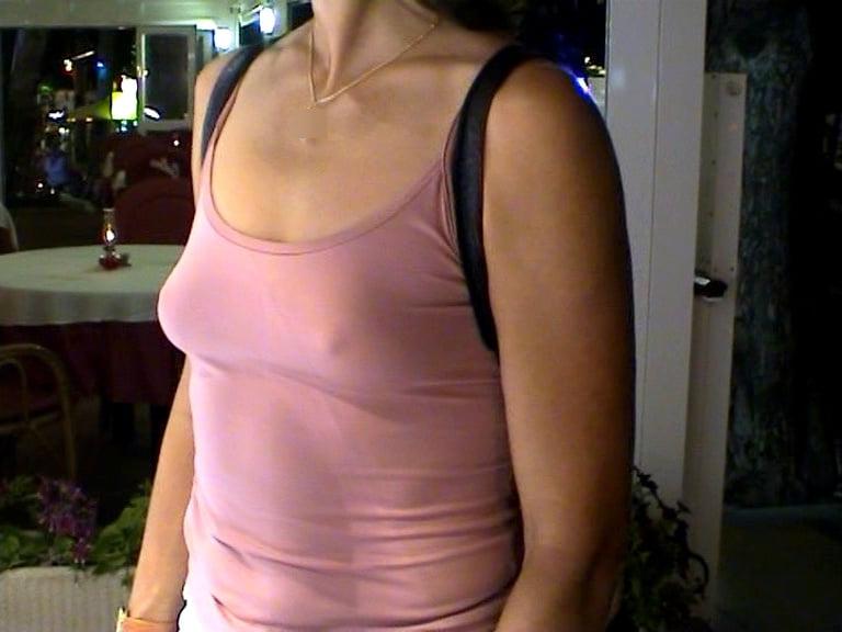 25P LONG NIPPLES TOPLESS OUTSIDE