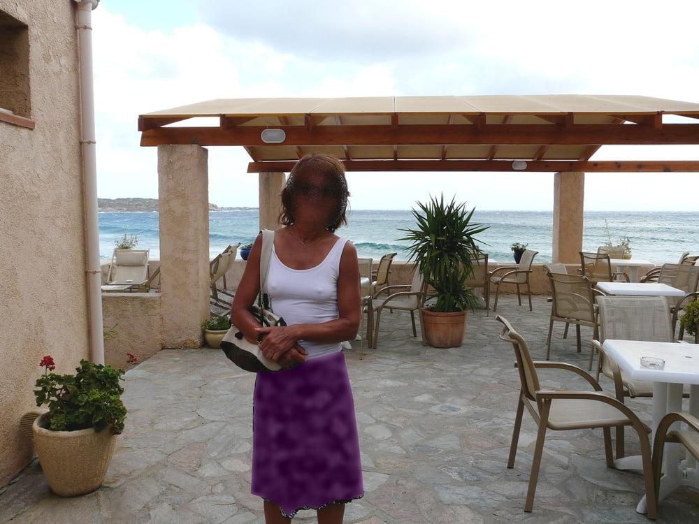 25P LONG NIPPLES TOPLESS OUTSIDE