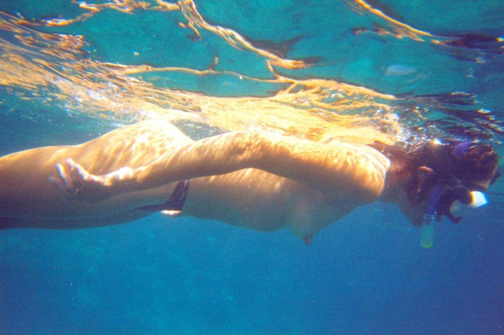 25P LONG NIPPLES TOPLESS OUTSIDE