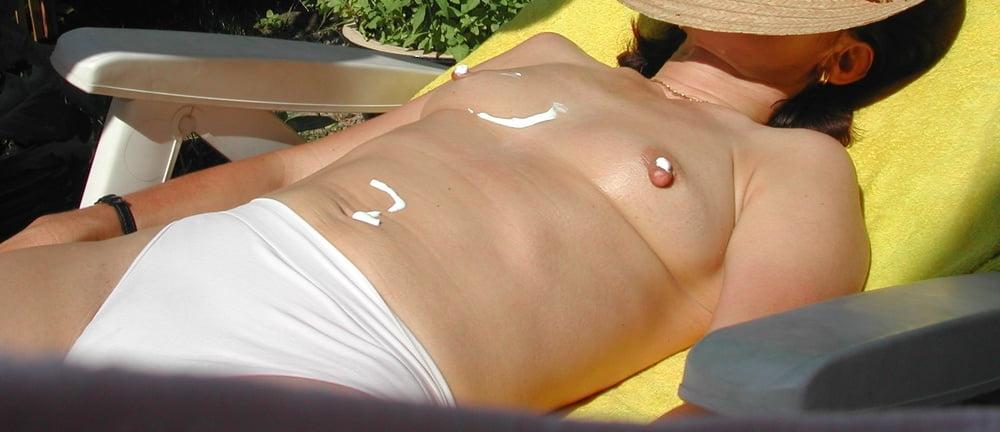 25P LONG NIPPLES TOPLESS OUTSIDE